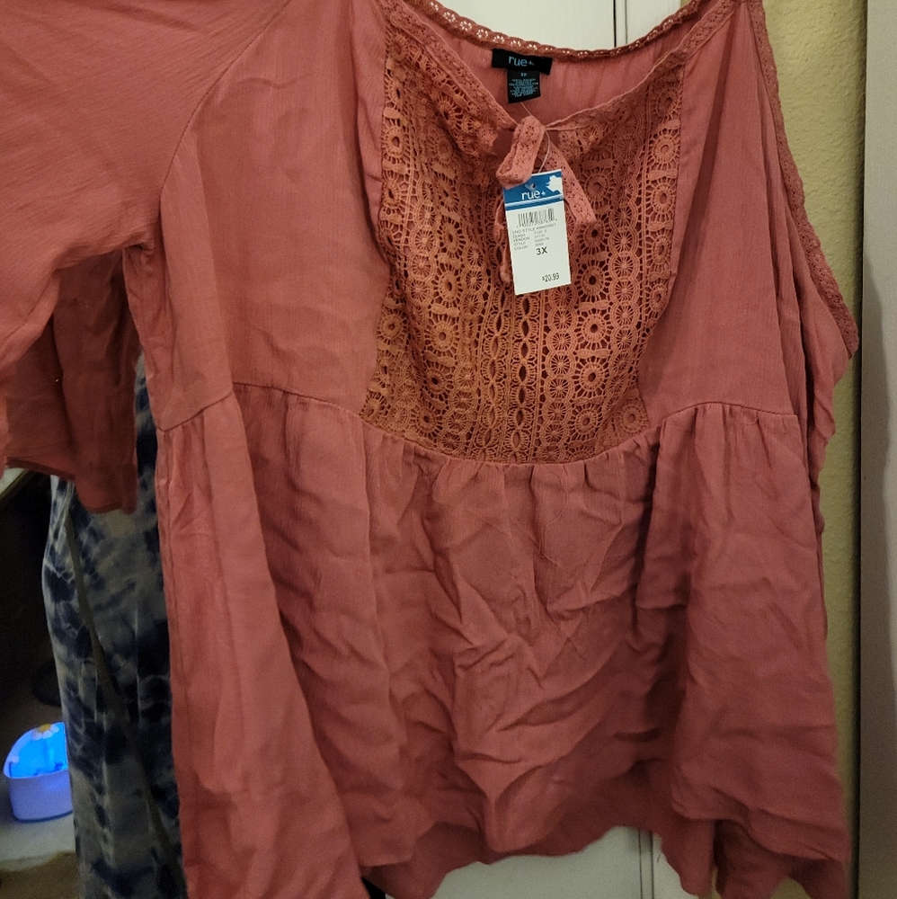 Rue21 cold shoulder shirt size 3x